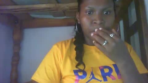 couleur_vanille online show from February 4, 11:05 am