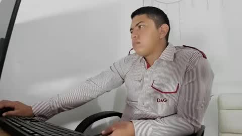 Snapshot of couple_fantasy30 chatting on January 9, 10:09 pm Nikol y  tomy online show from January 9, 10:09 pm