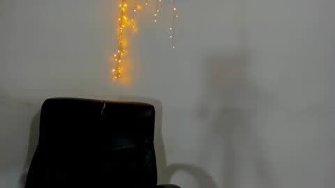 Snapshot of couple_fantasy30 chatting on February 14, 12:09 am Nikol y  tomy online show from February 14, 12:09 am