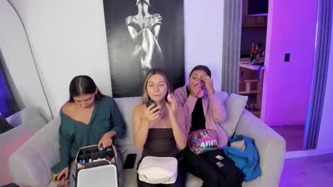 couple_funnyy online show from November 22, 3:05 am