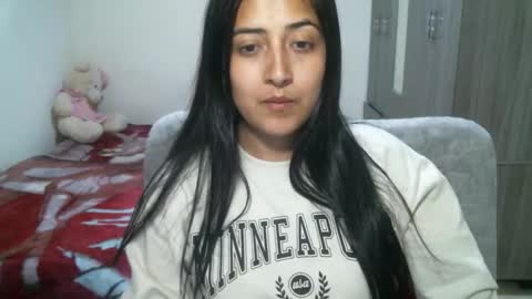 couplecaliente10 online show from December 17, 2:18 am