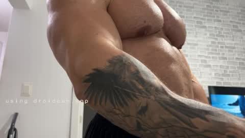 couplemuscle40 online show from January 12, 7:21 pm