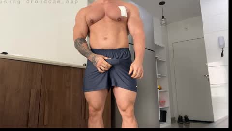 couplemuscle40 online show from October 31, 1:44 pm