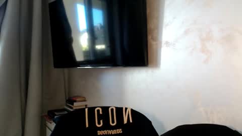 Snapshot of courtney_lux chatting on September 21, 1:48 pm Courtney online show from September 21, 1:48 pm