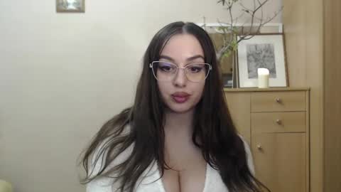 Snapshot of courtney_lux chatting on March 2, 6:30 pm Courtney online show from March 2, 6:30 pm