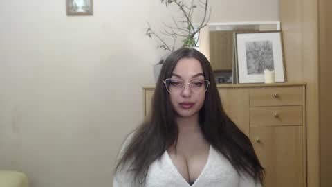 Snapshot of courtney_lux chatting on March 8, 5:54 pm Courtney online show from March 8, 5:54 pm