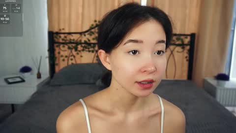 Snapshot of coventinaashfield chatting on September 19, 7:34 am Yui online show from September 19, 7:34 am