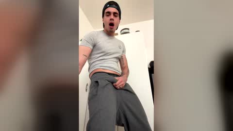 crazydickboy3 online show from April 29, 4:12 pm