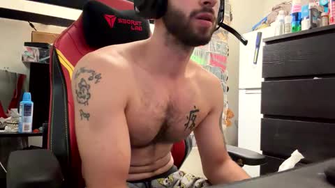 crazydill28 online show from October 31, 4:51 pm