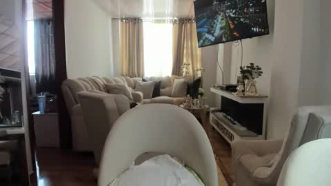 LAURA online show from November 17, 7:05 pm