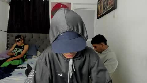 crazzy_master1 online show from April 9, 5:22 am