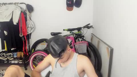 crazzy_master1 online show from April 22, 6:48 pm