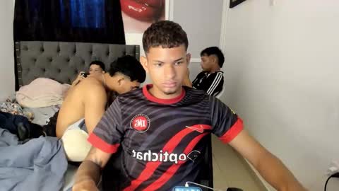 crazzy_master1 online show from April 15, 10:32 pm