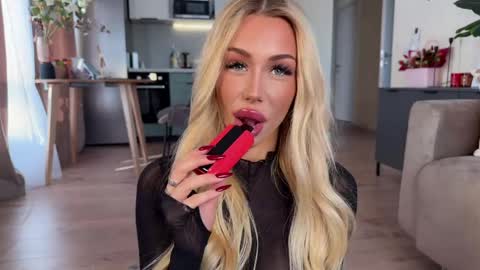 ALEXA AND WALLY online show from April 11, 6:51 am