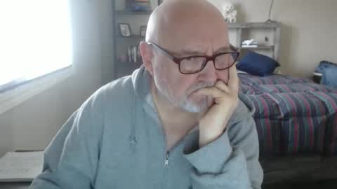 Creamormilk online show from January 17, 7:01 pm