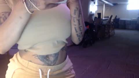 CreamyExotica online show from February 1, 1:52 pm