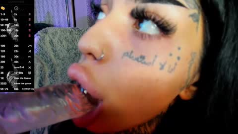 Sophie online show from December 12, 7:52 am