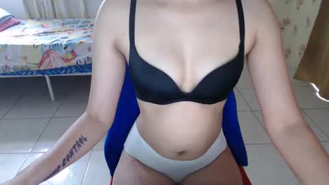 Snapshot of creamypussy18x chatting on March 4, 4:38 am creamypussy18x online show from March 4, 4:38 am