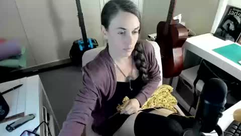 Snapshot of creature_marie chatting on October 12, 1:31 am Creature Marie online show from October 12, 1:31 am