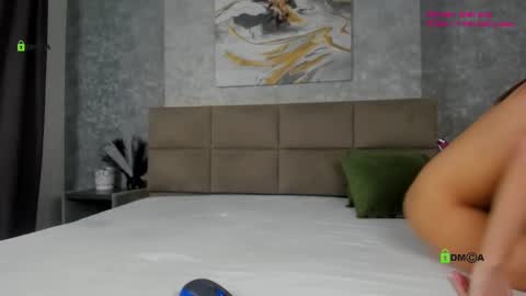 Snapshot of cris__alex__ chatting on February 19, 8:10 pm Gold Couple online show from February 19, 8:10 pm