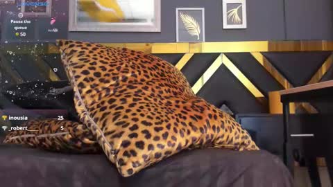 crissh 1 online show from March 7, 1:42 am