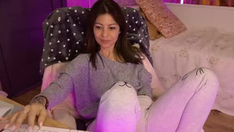 crissy_love online show from March 16, 5:44 am