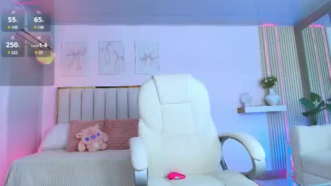 Snapshot of cristal_bunny chatting on March 4, 12:50 am Cristal online show from March 4, 12:50 am