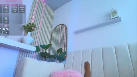 Snapshot of cristal_bunny chatting on February 13, 3:39 am Cristal online show from February 13, 3:39 am