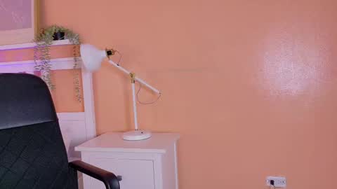 Nicole  Connection time 220pm-910pmCol online show from October 20, 7:52 pm