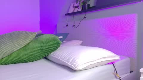 Nicole  Connection time 220pm-910pmCol online show from March 19, 3:01 am