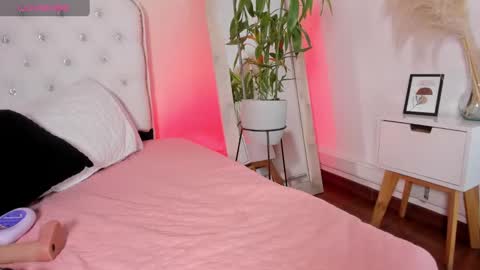 Cristal Cute  online show from September 17, 2:42 pm