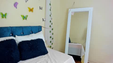 cristal walker online show from October 10, 12:00 pm