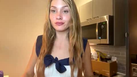 Snapshot of cristasworldxoxo chatting on September 13, 2:03 am Crista online show from September 13, 2:03 am