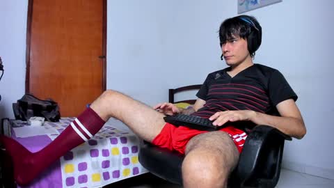 Snapshot of cristian_ortiz_1 chatting on December 25, 10:37 pm Cristian online show from December 25, 10:37 pm