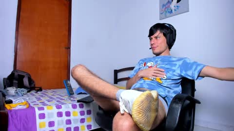 Snapshot of cristian_ortiz_1 chatting on December 23, 1:51 am Cristian online show from December 23, 1:51 am