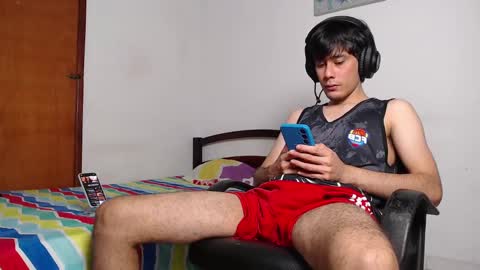 Snapshot of cristian_ortiz_1 chatting on December 18, 10:13 pm Cristian online show from December 18, 10:13 pm