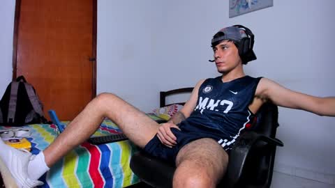 Snapshot of cristian_ortiz_1 chatting on December 20, 3:14 am Cristian online show from December 20, 3:14 am