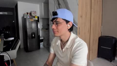 Snapshot of cristian_ortiz_1 chatting on February 21, 10:26 pm Cristian online show from February 21, 10:26 pm