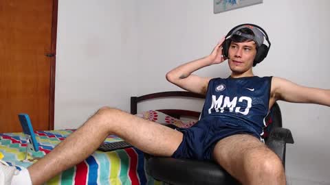 Snapshot of cristian_ortiz_1 chatting on December 19, 10:21 pm Cristian online show from December 19, 10:21 pm