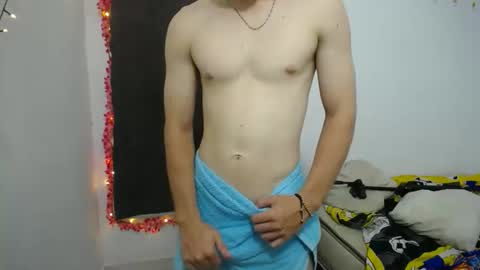 cristopher_2004 online show from February 6, 9:06 pm