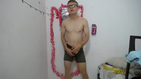 cristopher_2004 online show from March 5, 2:36 am