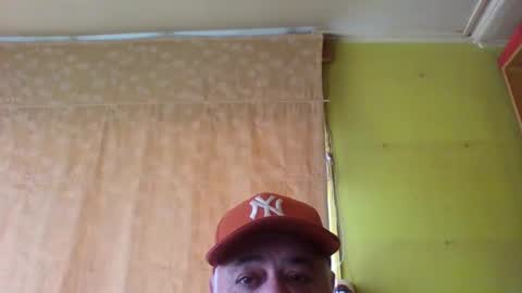 crmperez online show from November 23, 8:18 pm