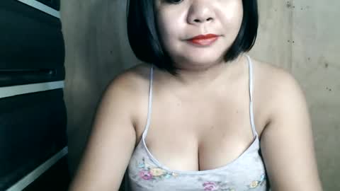 Snapshot of crystal_april chatting on February 16, 2:20 am Crys online show from February 16, 2:20 am