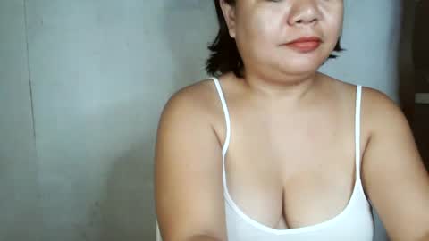 Snapshot of crystal_april chatting on January 26, 2:19 pm Crys online show from January 26, 2:19 pm