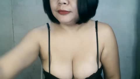 Snapshot of crystal_april chatting on January 29, 1:48 am Crys online show from January 29, 1:48 am
