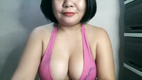 Snapshot of crystal_april chatting on February 5, 5:52 am Crys online show from February 5, 5:52 am