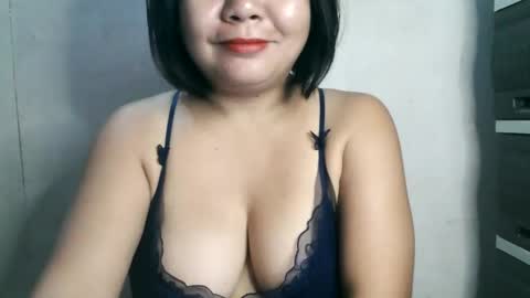 Snapshot of crystal_april chatting on February 12, 1:19 am Crys online show from February 12, 1:19 am