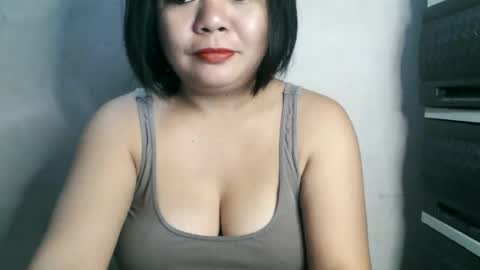 Snapshot of crystal_april chatting on February 6, 12:37 pm Crys online show from February 6, 12:37 pm