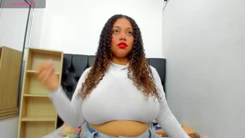 crystal_butterfly1 online show from March 8, 11:27 am