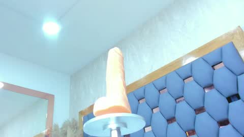 crystal_sm online show from April 15, 8:06 am